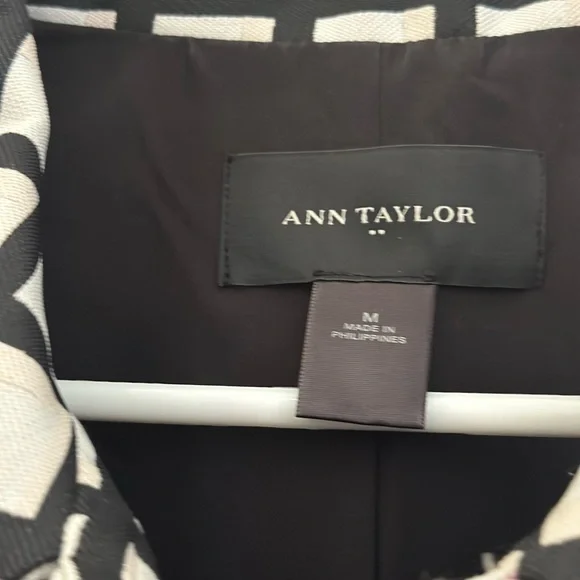 Ann Taylor Top Coat. Women Size Medium. - Picture 4 of 6